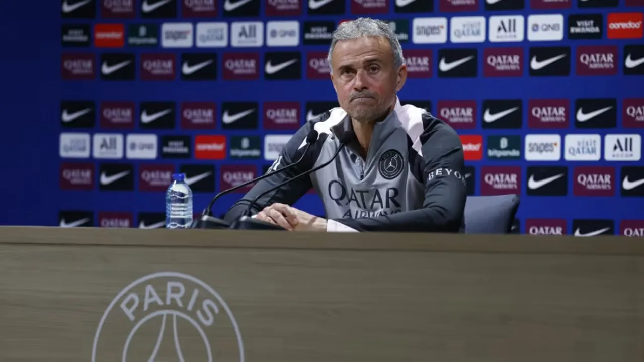 Persaingan Memanas, Luis Enrique Sebut Lens Lawan Berat PSG Musim Ini