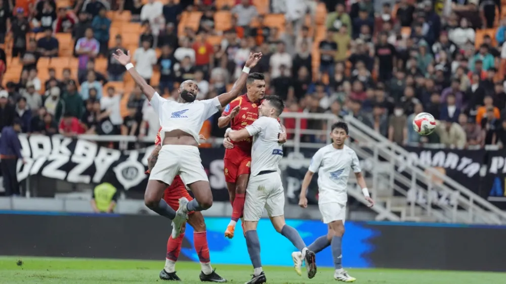Persija Berjuang Keras Menghadapi Tekanan PSM - sumber: (ileagueid)