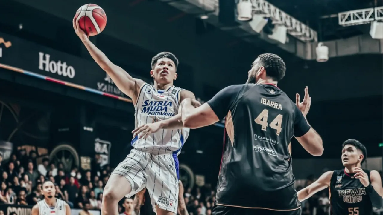 Dewa United Banten kembali tumbang dari Satria Muda Pertamina.