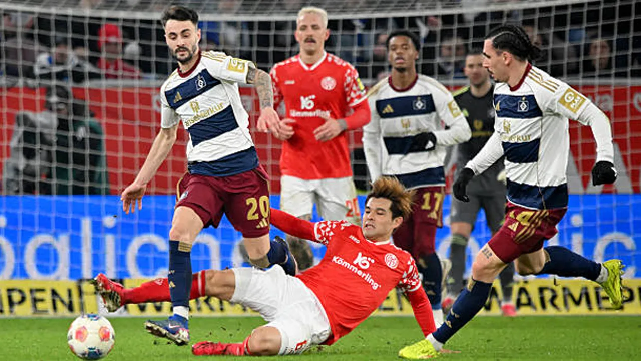 Seragam 1887 Hamburger SV Warnai Laga Imbang Lawan Mainz di Mewa Arena