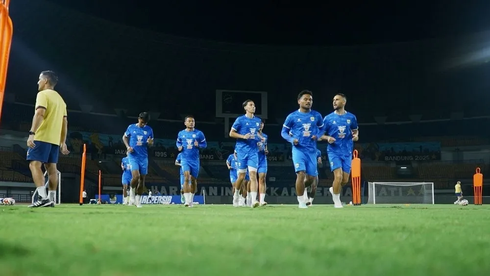 Strategi Bojan Hodak Memimpin Persib di Bulan Ramadan - sumber: (ileagueid)