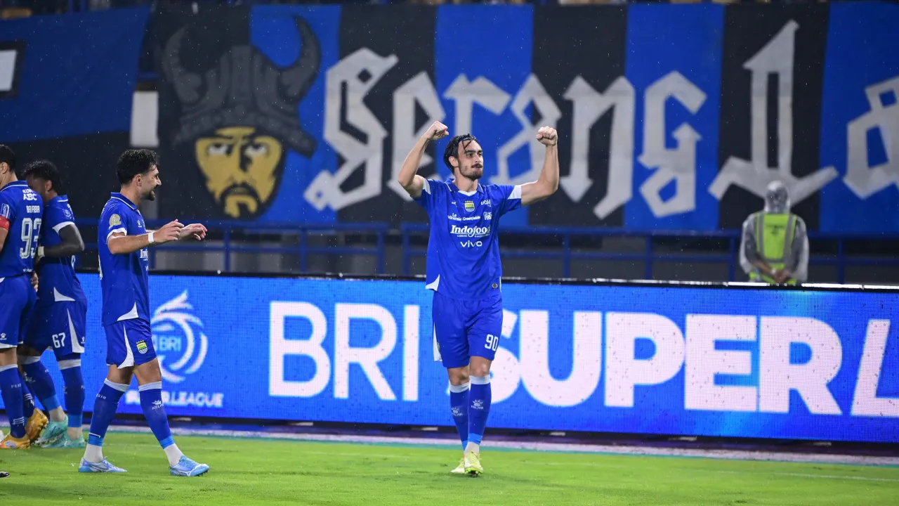 Gol Semata Wayang Andrew Jung Bawa Persib Bekuk Persita