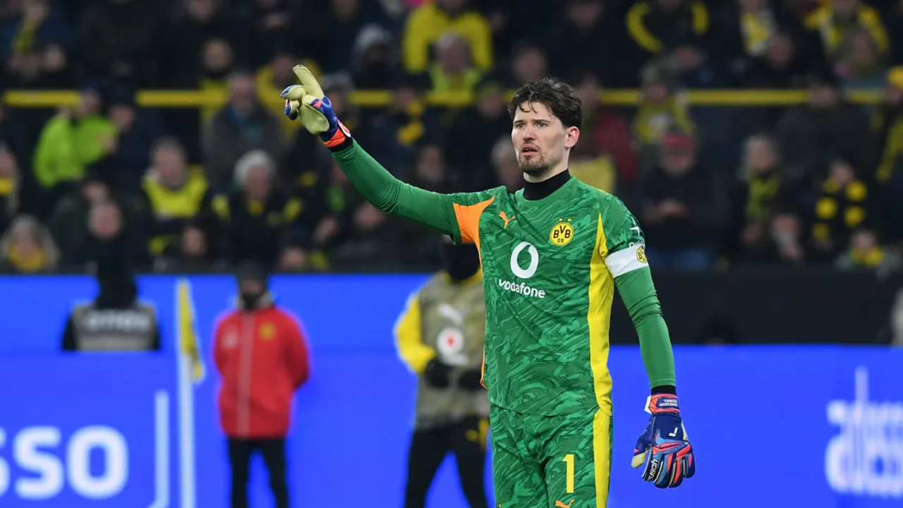 Gregor Kobel Sayangkan Dortmund Tidak Memenangkan Laga Kontra Leipzig