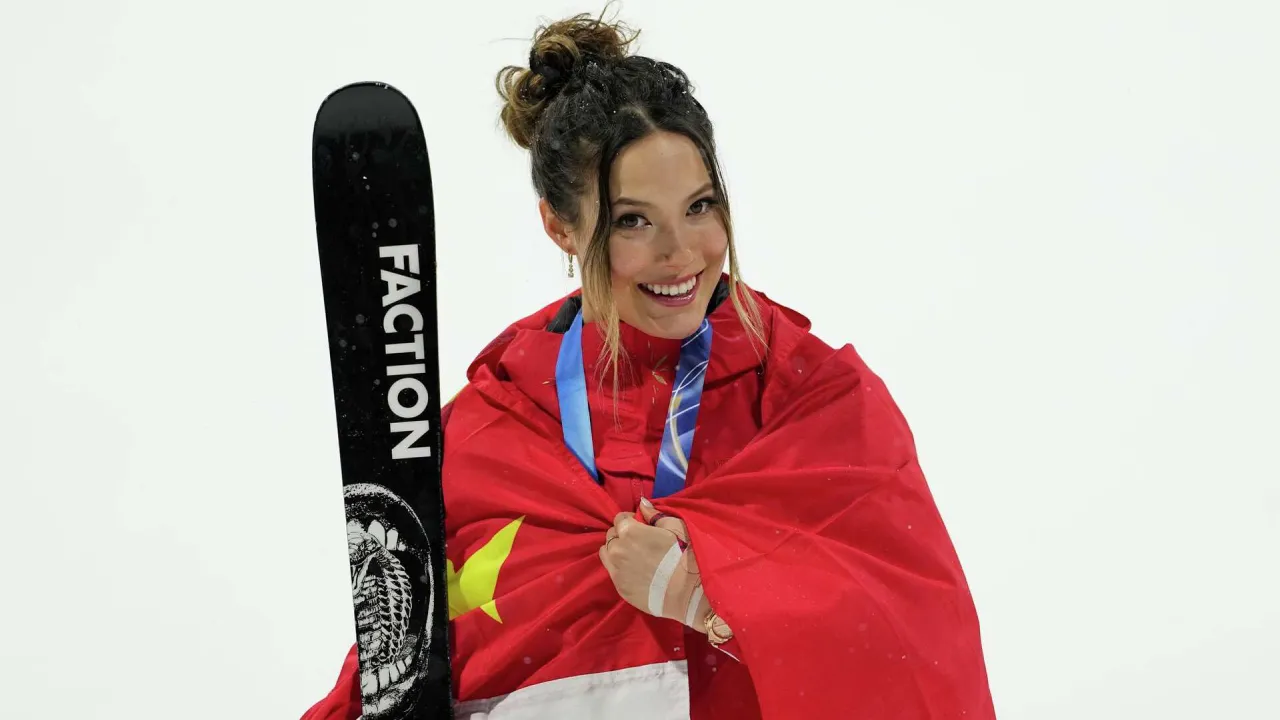 Fenomena Gu Ailing mencerminkan wajah baru olahraga modern, ketika identitas nasional, kepentingan komersial, dan citra global saling berkelindan. (Foto: AP)