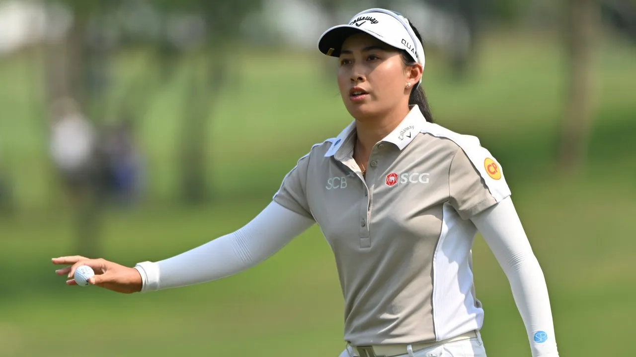 Jeeno Thitikul Pimpin Putaran Ketiga Turnamen LPGA Thailand
