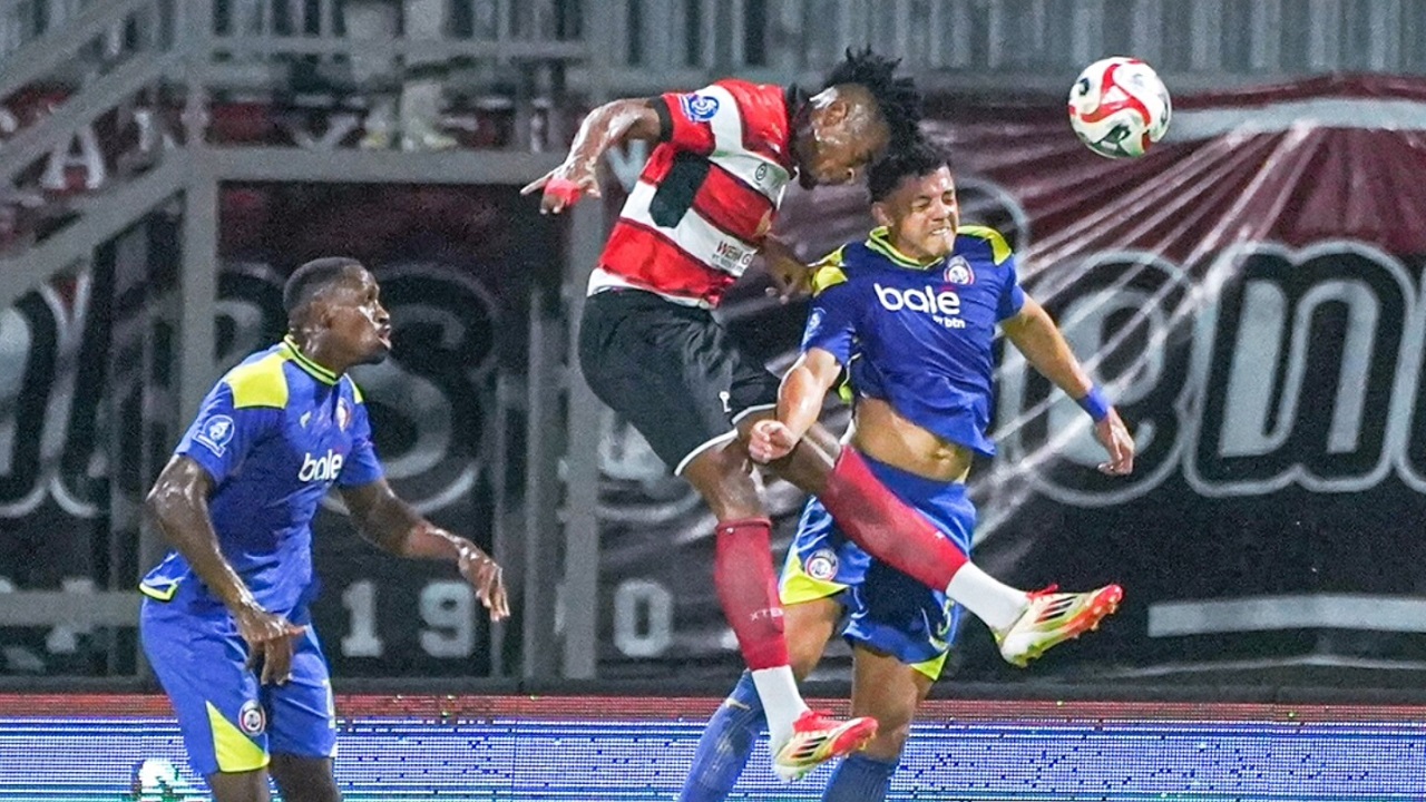 Madura United 2-2 Arema FC, Laju Singo Edan Terhenti Di Pamekasan