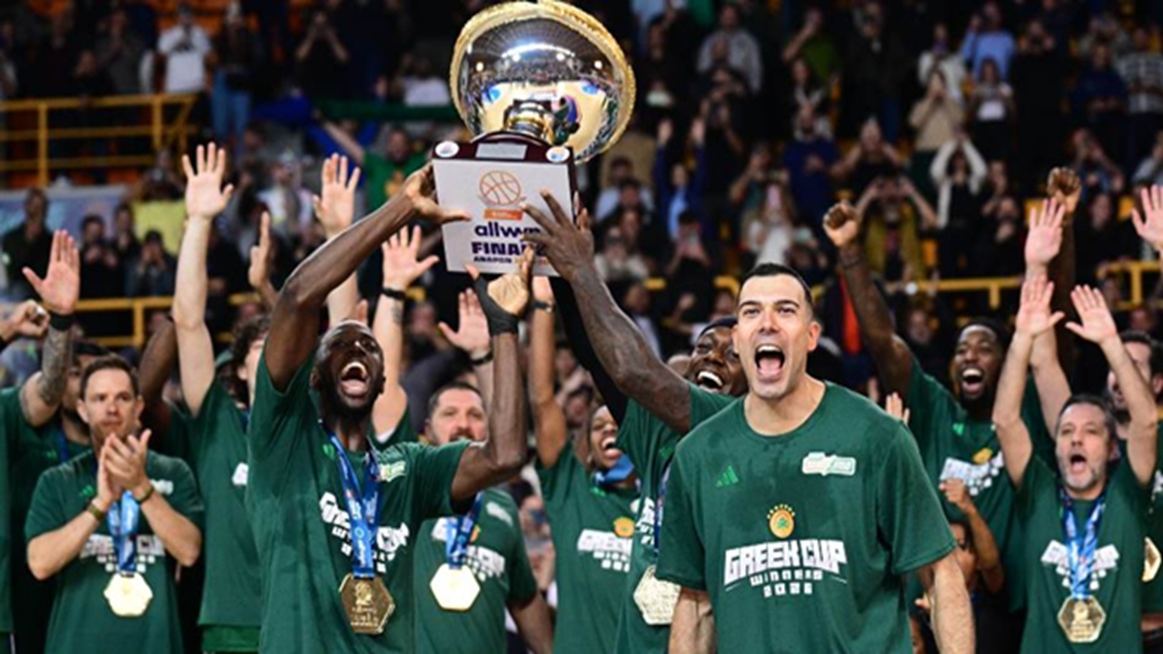 Panathinaikos Juara Piala Yunani Usai Hantam Olympiacos