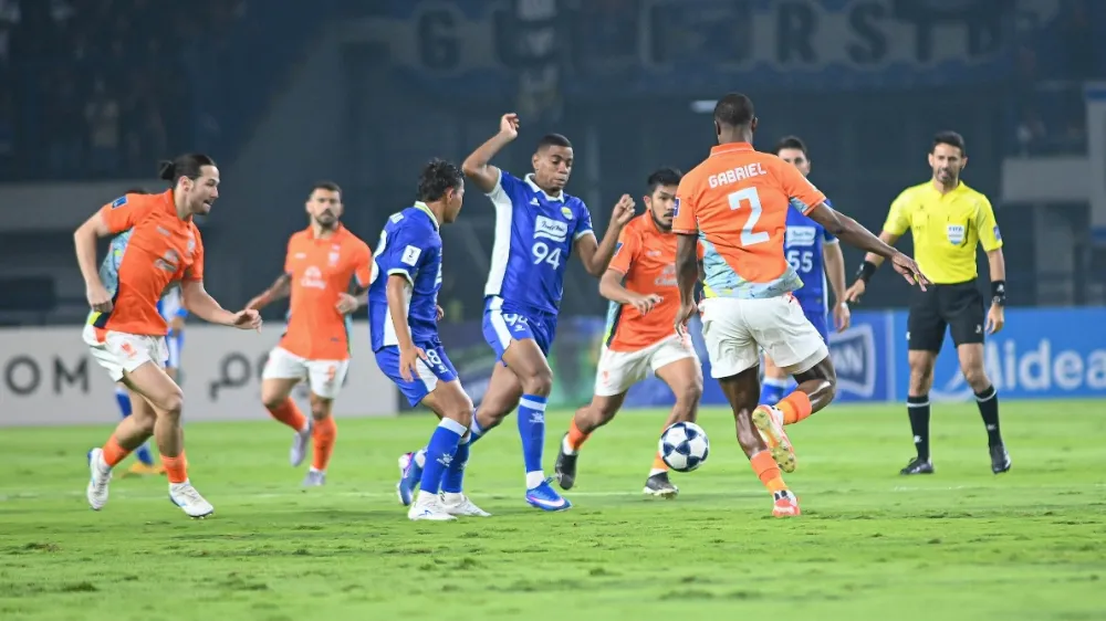 Persib Fokus Bangkit di Laga Kontra Persita Setelah Kegagalan di ACL - sumber: (ileagueid)