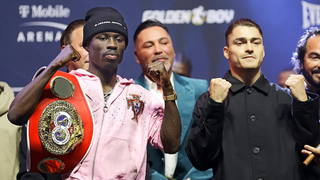 Richardson Hitchins Jatuh Sakit, Duel Lawan Oscar Duarte Dibatalkan