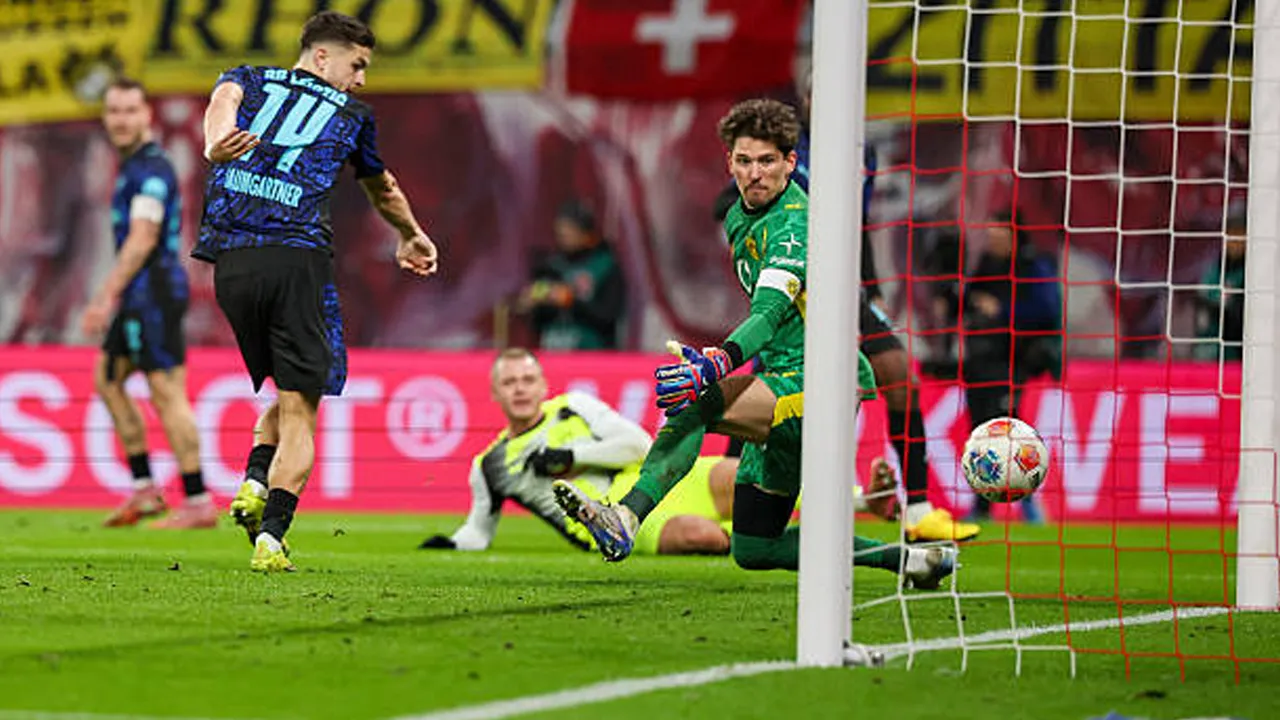 Dua Gol Serupa Leipzig Bisa Jadi Pelajaran Bagi Borussia Dortmund, Kata Gregor Kobel