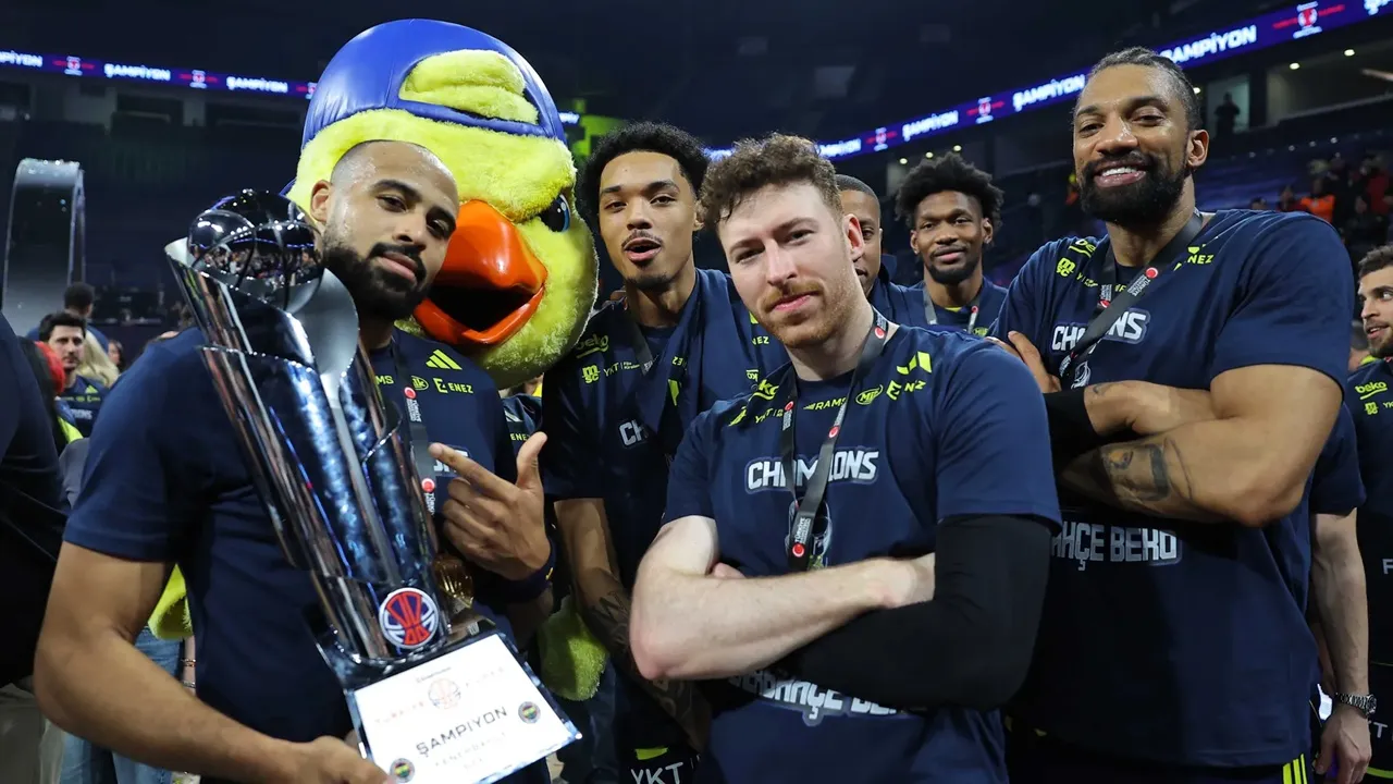 Fenerbahce Beko Angkat Trofi Piala Turki, Tarik Biberovic Raih MVP