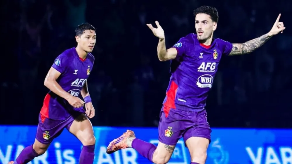 Kekecewaan Marcos Reina atas Rentannya Pertahanan Persik - sumber: (ileagueid)