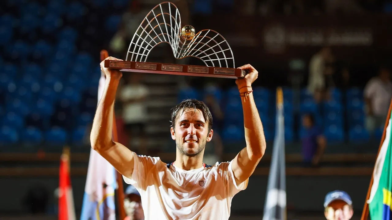 Laga Maraton Tak Halangi Tomas Martin Etcheverry Untuk Juarai Rio Open