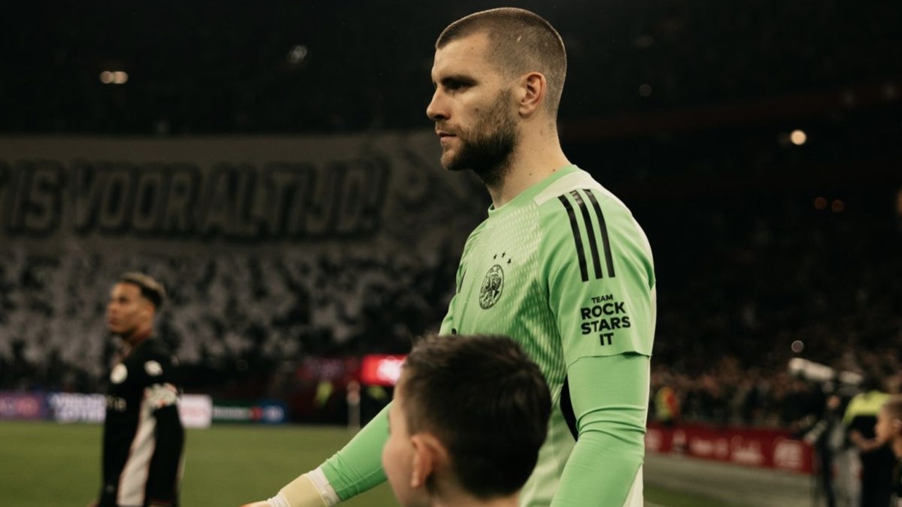 Maarten Paes Optimistis Ajax Amsterdam Bisa Tembus Liga Champions