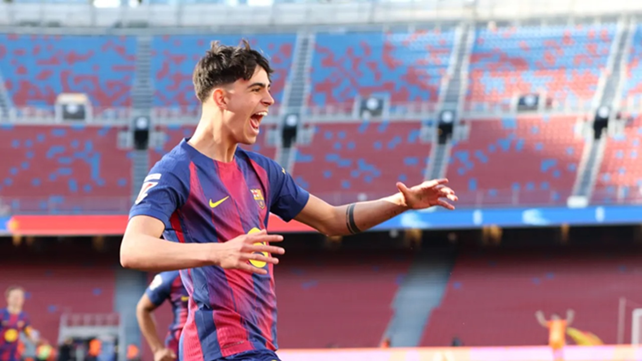 Marc Bernal Respon saat Dibandingkan dengan Sergio Busquets