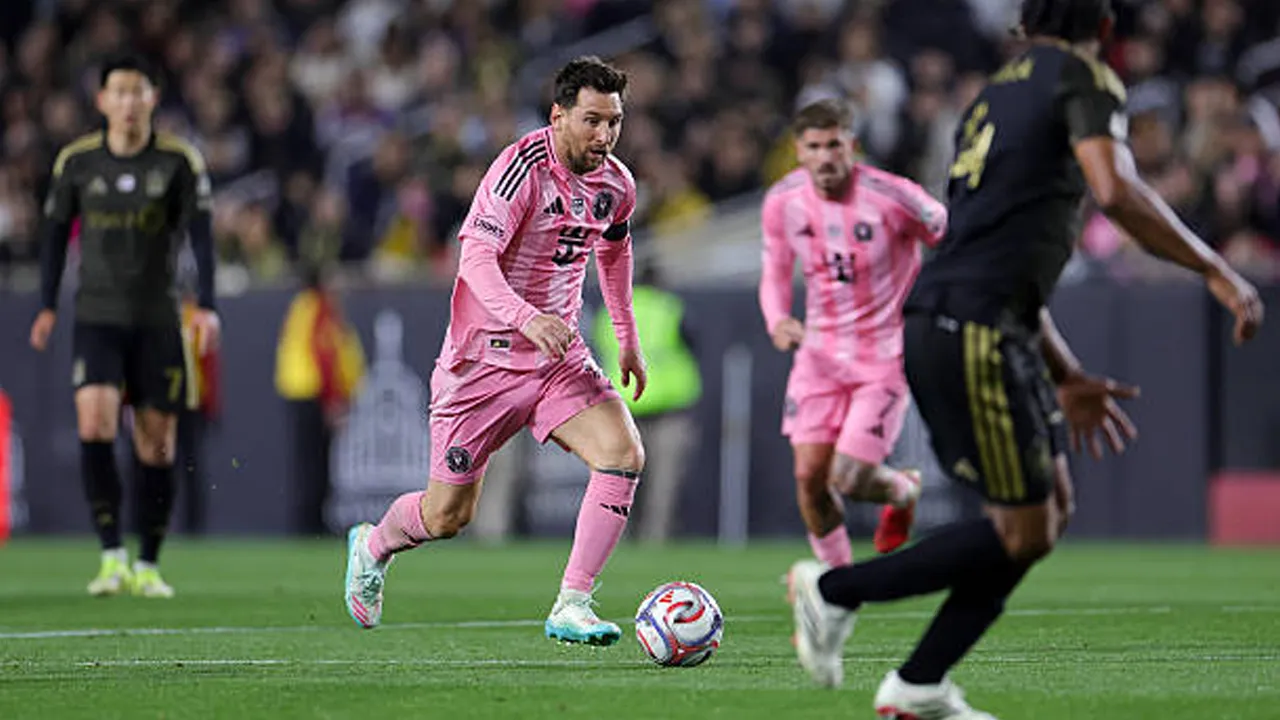 Marc Dos Santos Puji Pertahanan LAFC Usai Redam Lionel Messi