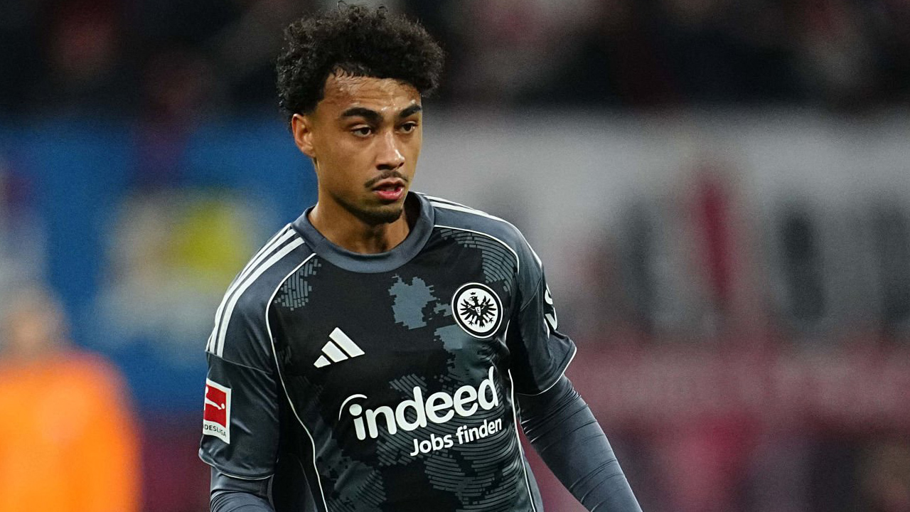 Nathaniel Brown Buka Suara Soal Kesalahan Frankfurt dari Bayern Munich
