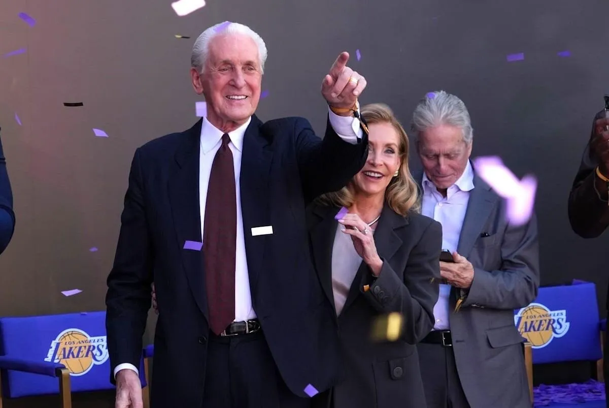 Pat Riley Kenang Masa Kejayaan “Big Three” Miami Heat - sumber: (mainbasket)