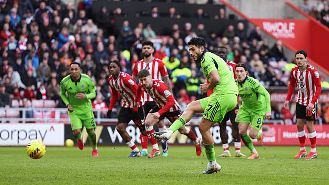 Raul Jimenez Borong Dua Gol, Fulham Tumbangkan Sunderland 3-1