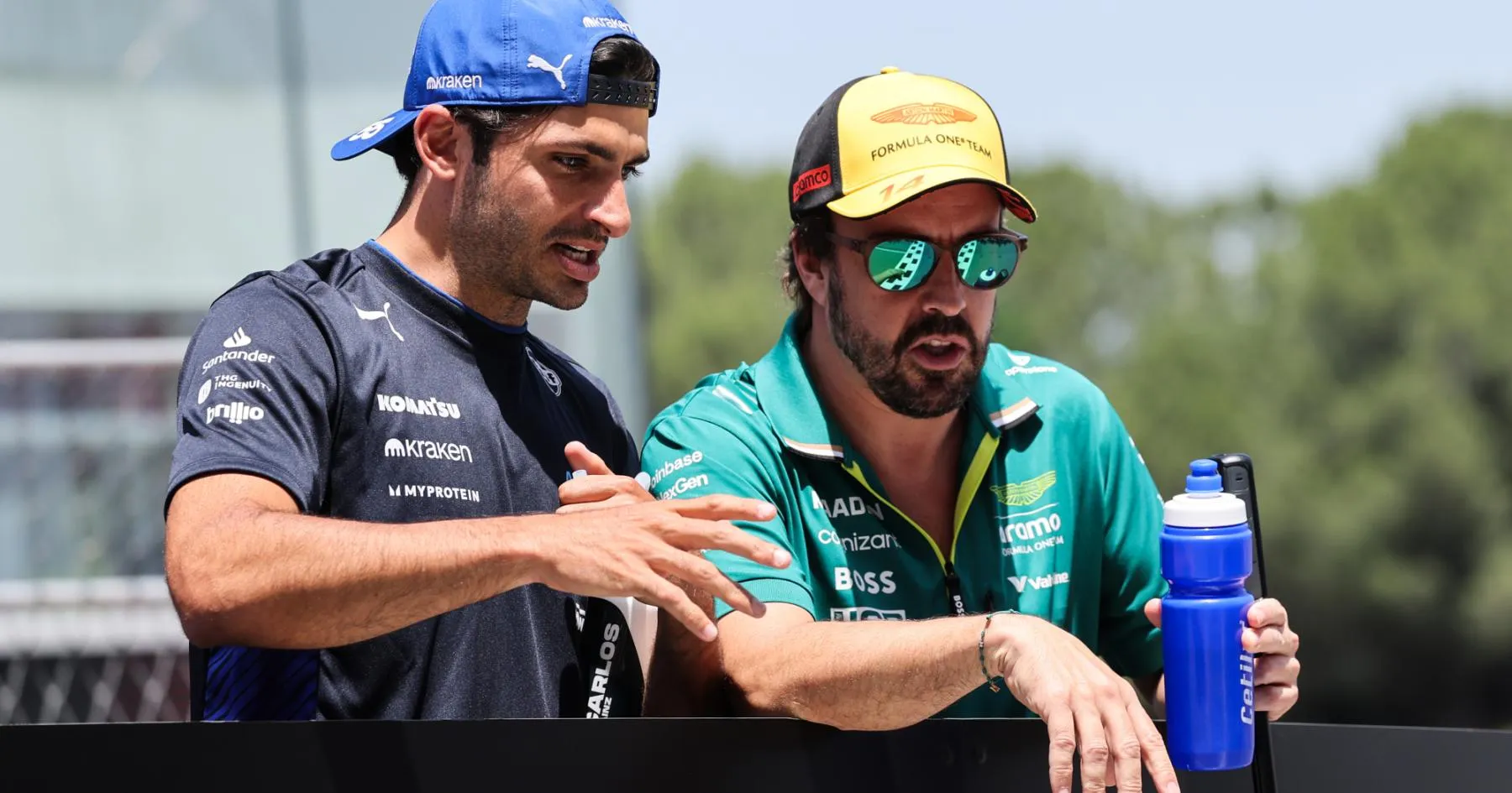 Carlos Sainz Ungkap Diskusi dengan Alonso soal Tantangan Aston - sumber: (racingnews365)