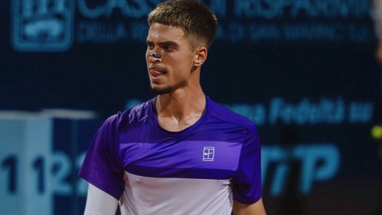 Dino Prizmic Tekuk Petenis Favorit Tuan Rumah Di Santiago