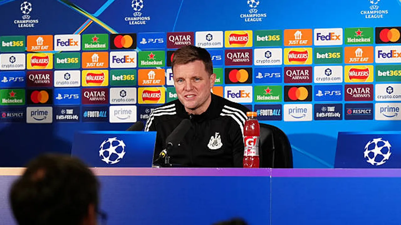 Eddie Howe Pilih Pertahankan Ritme Newcastle United Meski Unggul Telak atas Qarabag