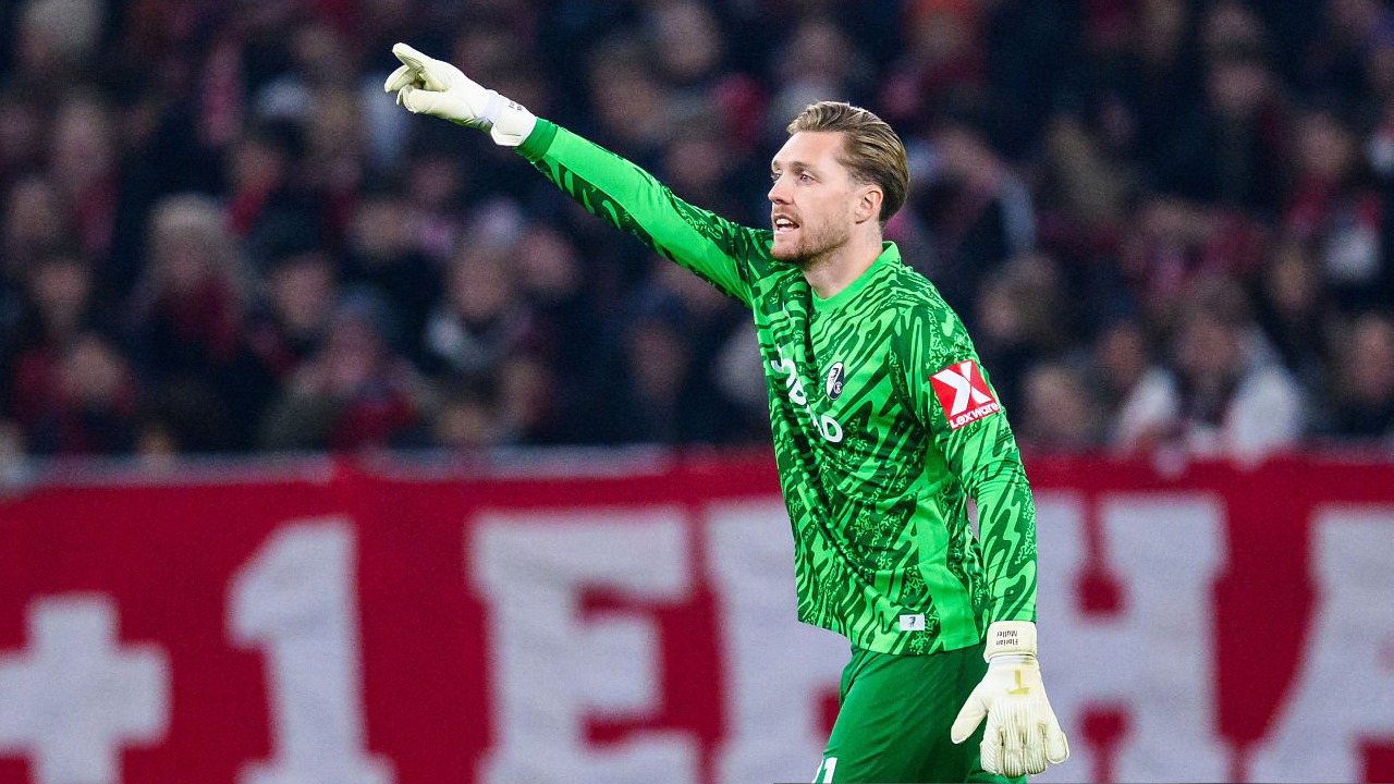 Florian Muller Resmi Bertahan, Freiburg Jaga Stabilitas di Bawah Mistar