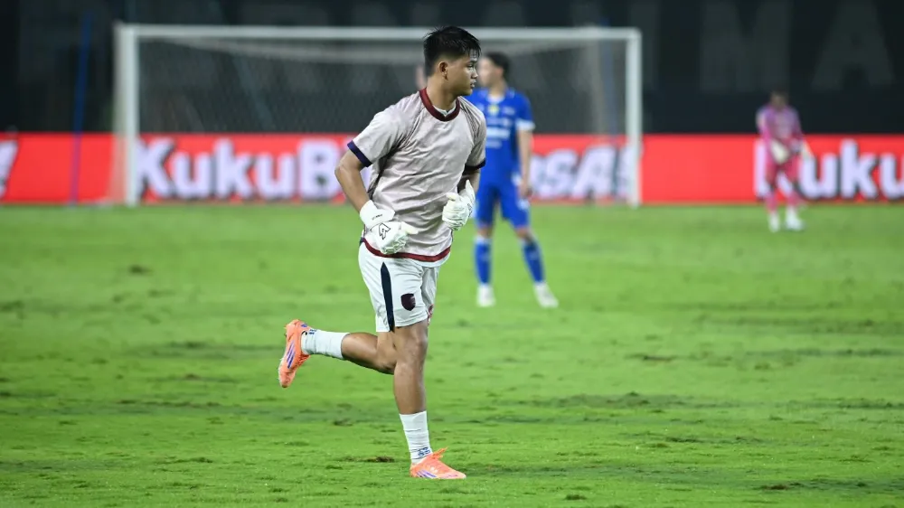 Hokky Caraka Bergabung dengan Persita Sebagai Penjaga Gawang Baru - sumber: (ileagueid)