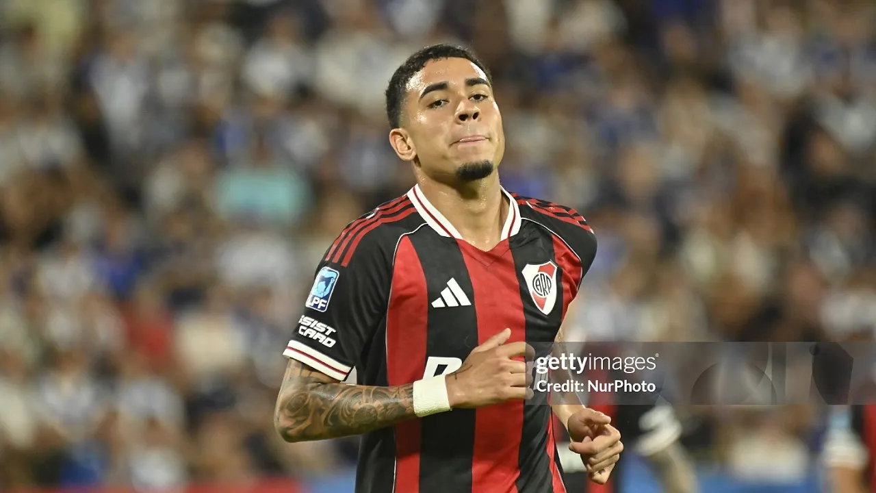 Chelsea meminjamkan Kendry Paez ke River Plate