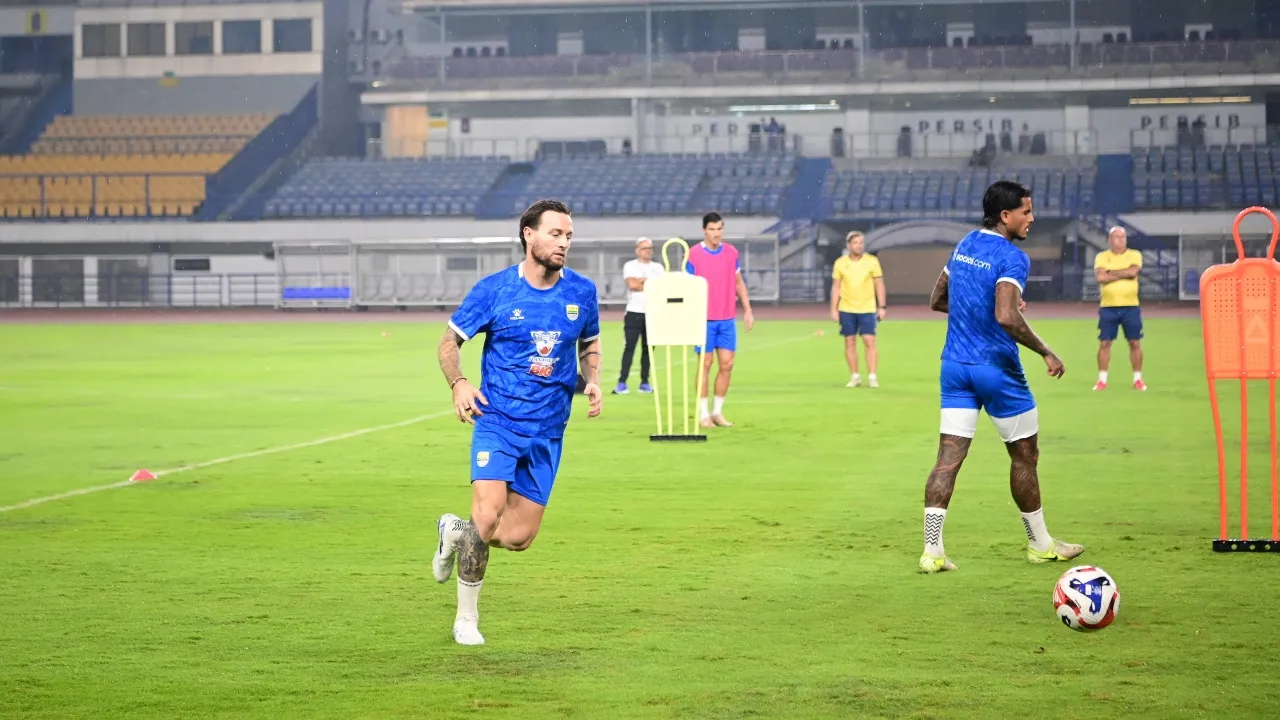 Gelandang Persib, Marc Klok