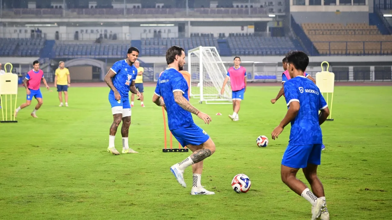 Marc Klok sudah pulih dan ikut berlatih bersama rekan setim