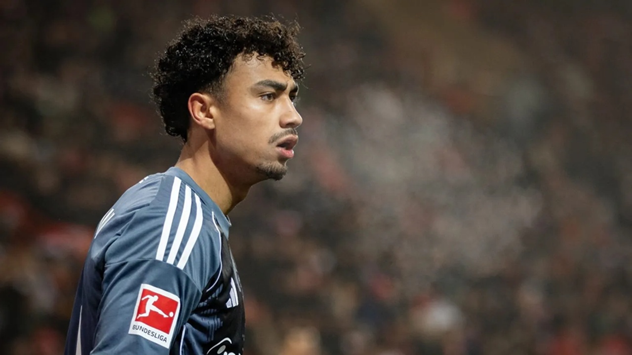 Real Madrid Memantau Bek Kiri Eintracht Frankfurt