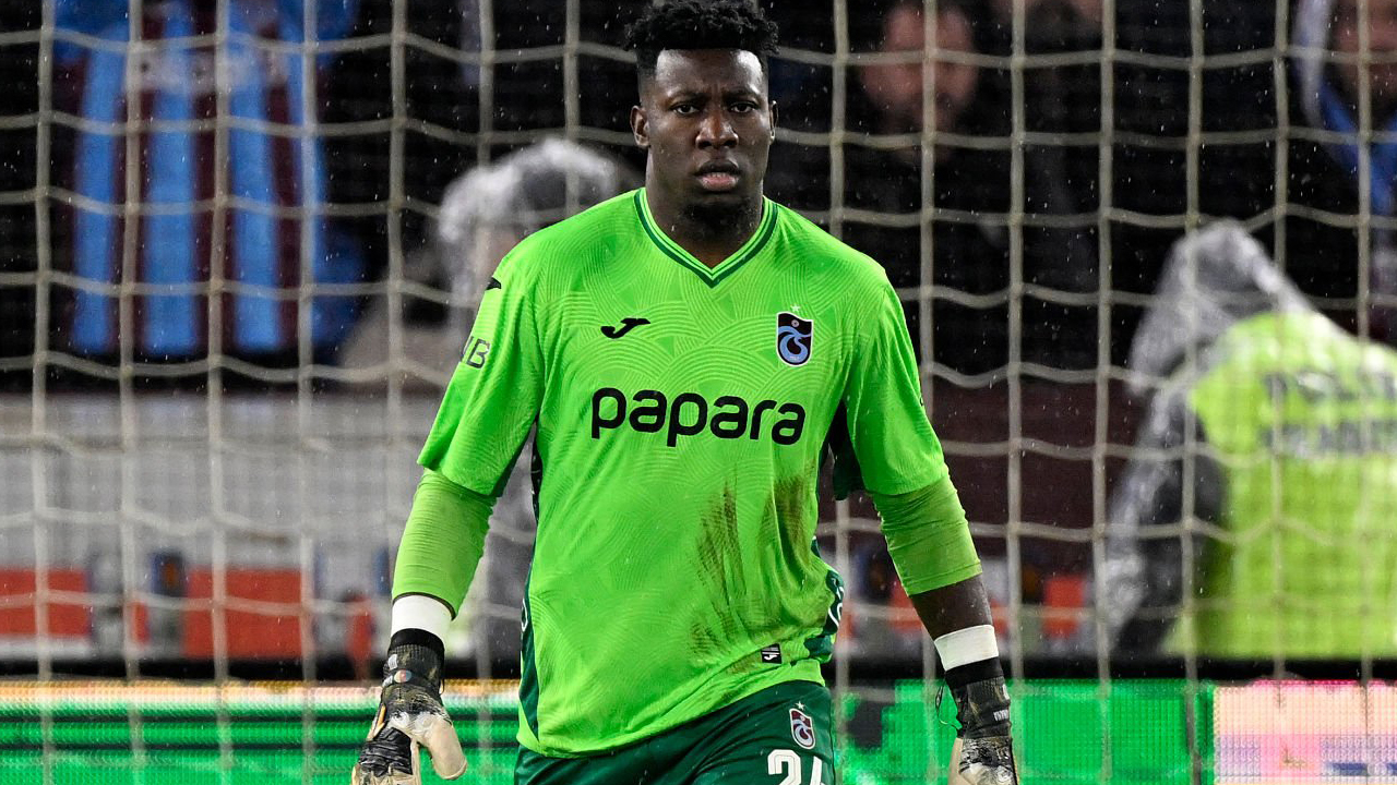 Van der Sar Bongkar Sebab Andre Onana Gagal di Manchester United