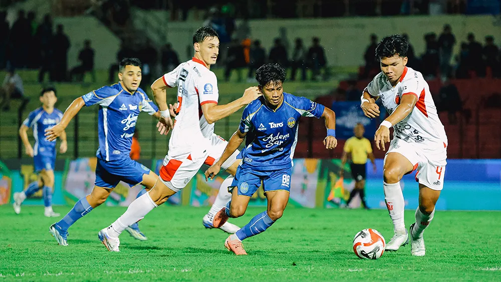 Van Gastel Kritisi Efektivitas Komunikasi Antar Pemain PSIM - sumber: (ileagueid)