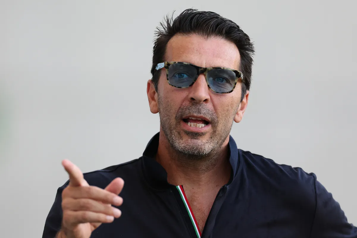 Buffon Dukung Di Gregorio ke Juventus dan Lihat Potensi Carnesecchi - sumber: (footballitalia)