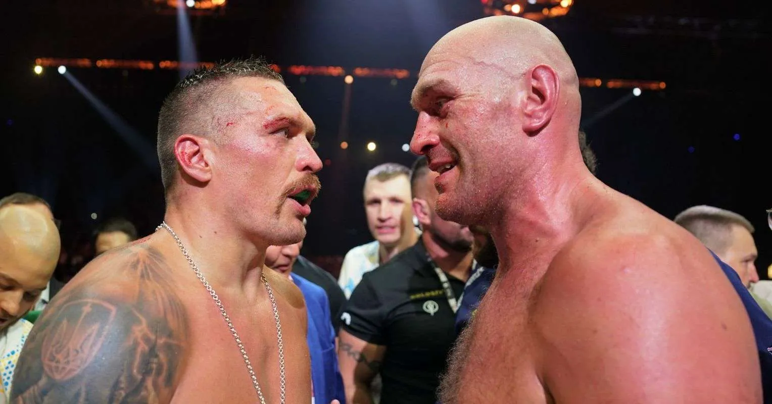 Carl Froch Nilai Peluang Tyson Fury Kalahkan Usyk - sumber: (secondsout)