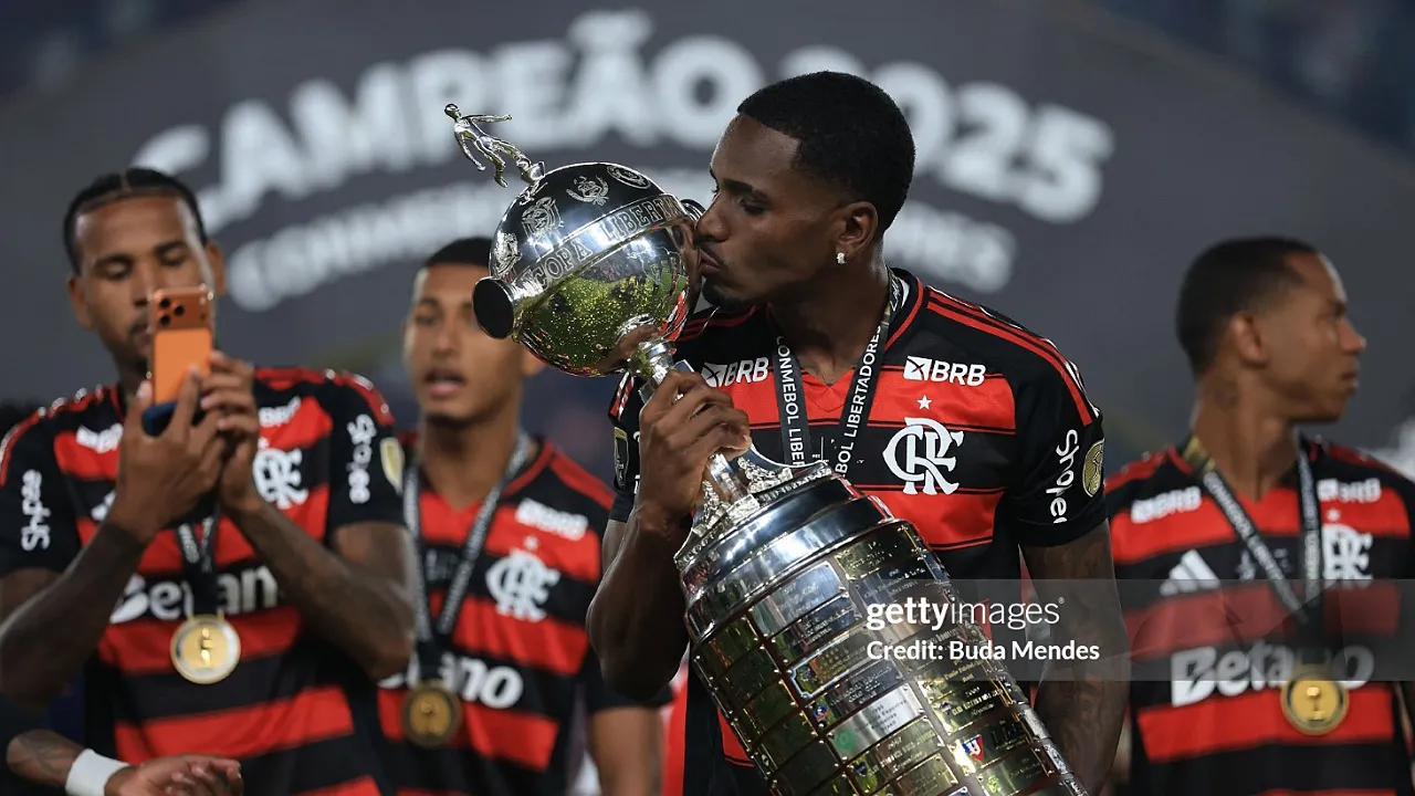 Harga Evertton Araujo Melonjak, West Ham Terancam Tersalip