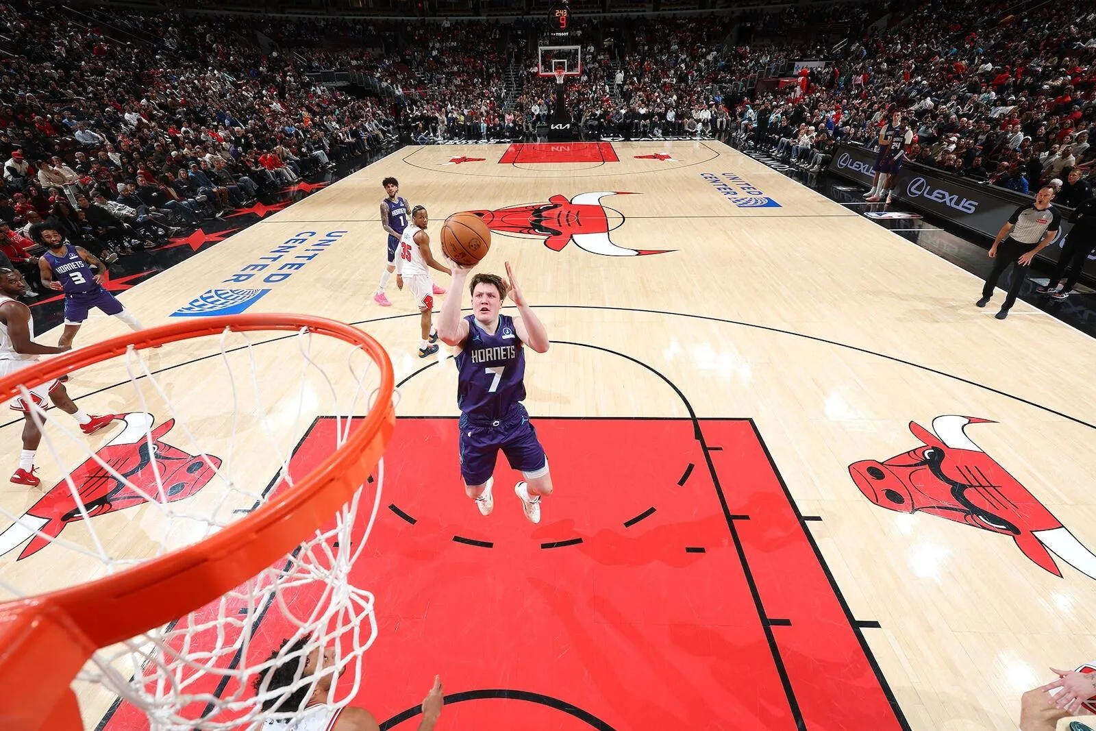 Knueppel Pecahkan Rekor, Raih 200 Tripoin Hanya dalam 58 Gim - sumber: (mainbasket)