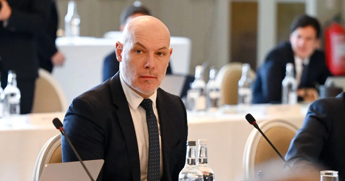 Kontroversi Keputusan Howard Webb di Laga Arsenal vs Chelsea - sumber: (footballlondon)