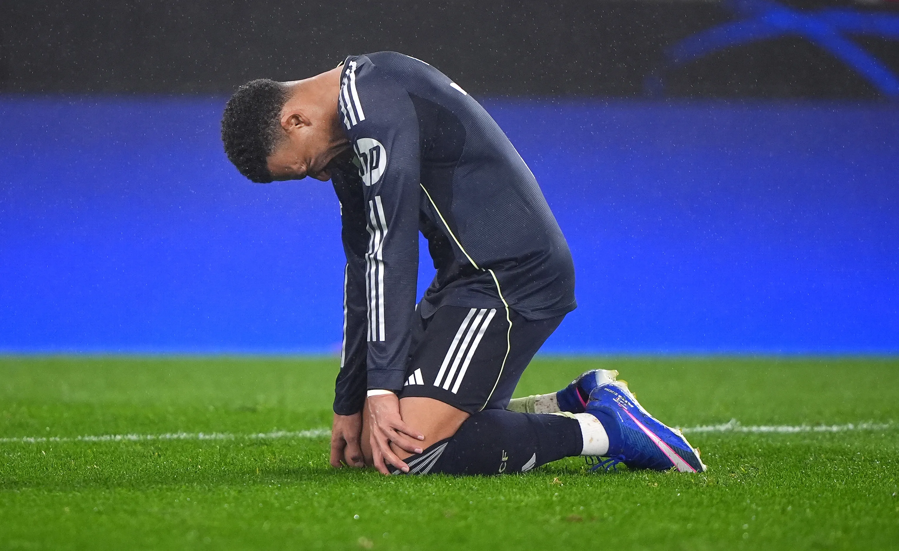 Kylian Mbappe Absen Lawan Benfica, Mungkin Jalani Operasi - sumber: (footballespana)