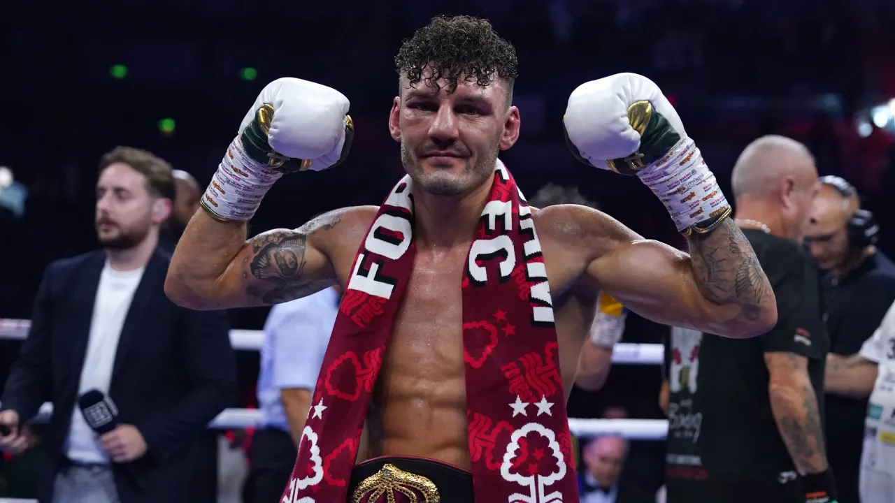 Kini, setelah memastikan keunggulan atas Warrington dan menutup rivalitas mereka secara meyakinkan, Leigh Wood berada di persimpangan jalan. (Foto: Fight TV)