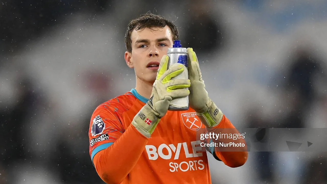 Mads Hermansen Puji Duet Disasi dan Mavropanos di West Ham