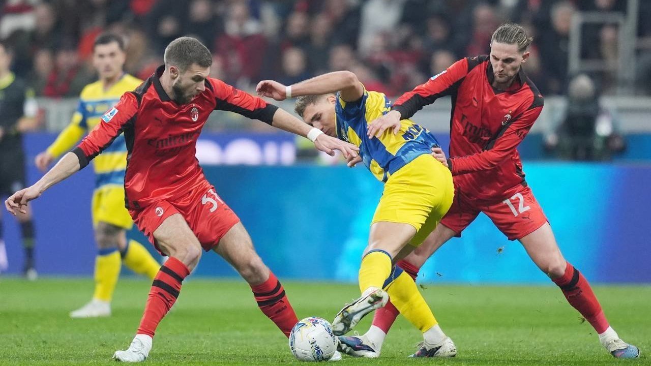 Meski Banyak Dirugikan Wasit, Para Petinggi AC Milan Pilih Bungkam