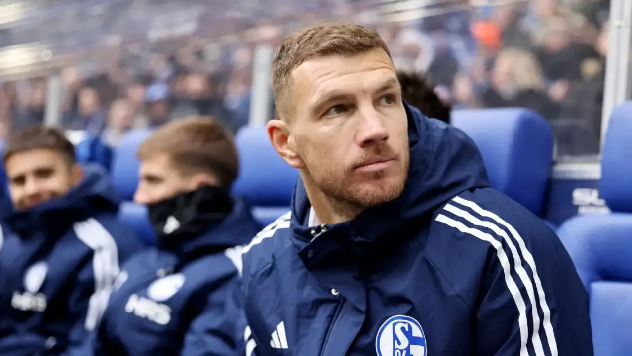 Pilih Gabung Schalke 04, Edin Dzeko: Ini Bukan Tentang Uang!
