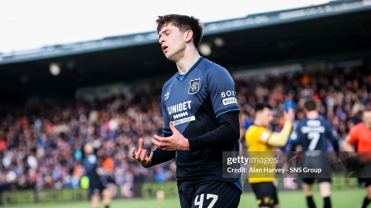 Rangers Ingin Perpanjang Masa Pinjam Mikey Moore