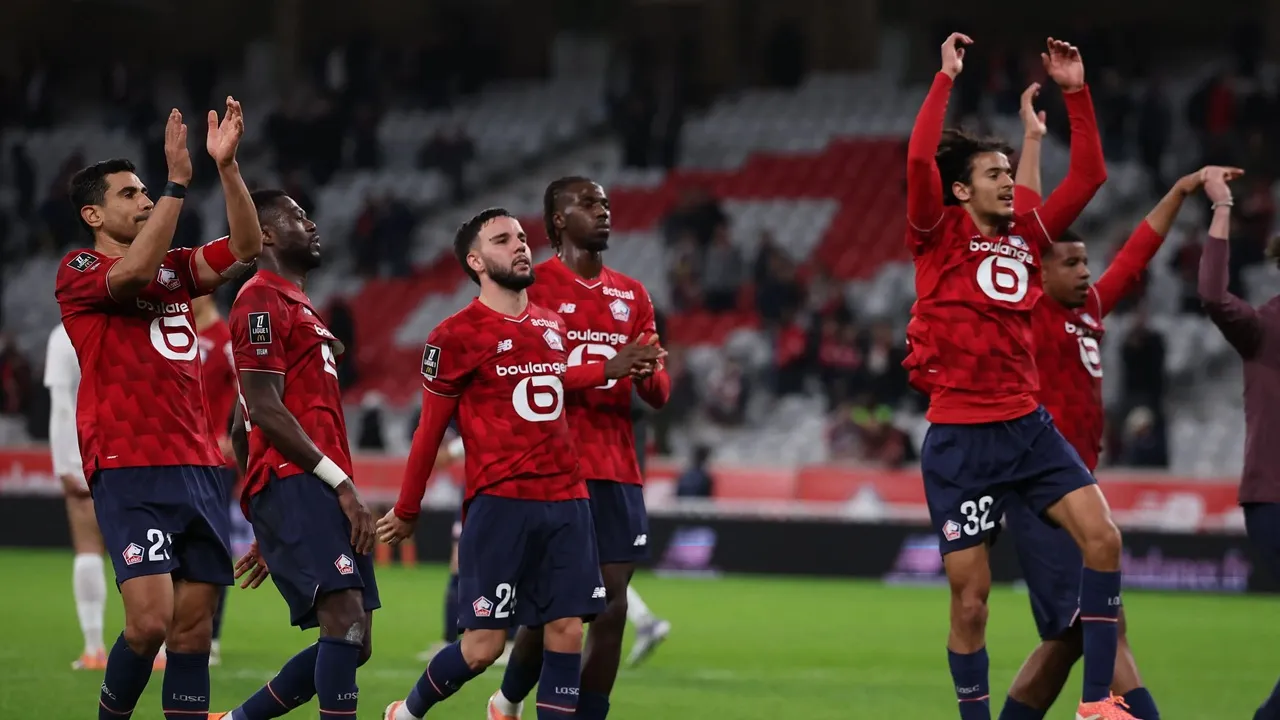 Calvin Verdonk bersama skuad LOSC Lille menang lawan Angers