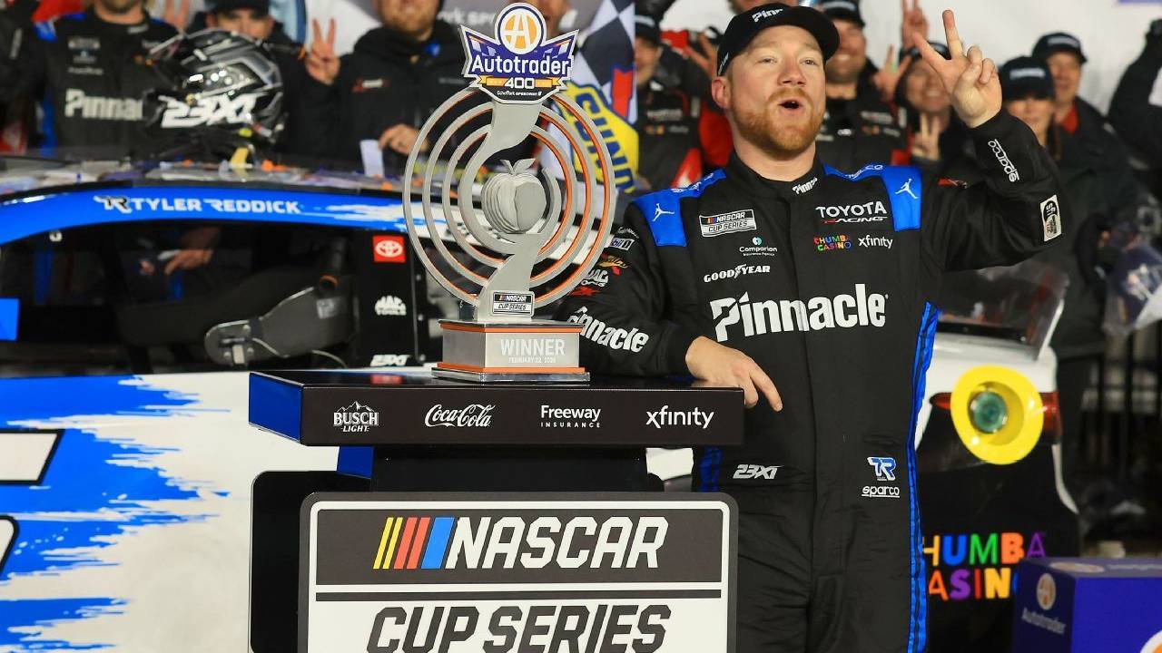 Tyler Reddick Menang di Echo Park Speedway, Sapu Dua Balapan Awal NASCAR