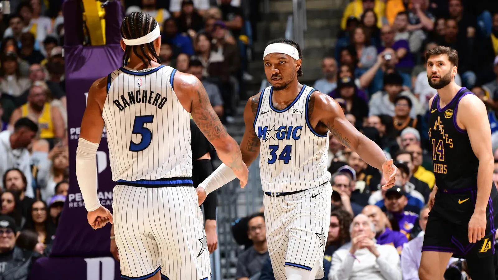 Wendell Carter Jr. Antar Magic Kalahkan Lakers 110-109 - sumber: (mainbasket)