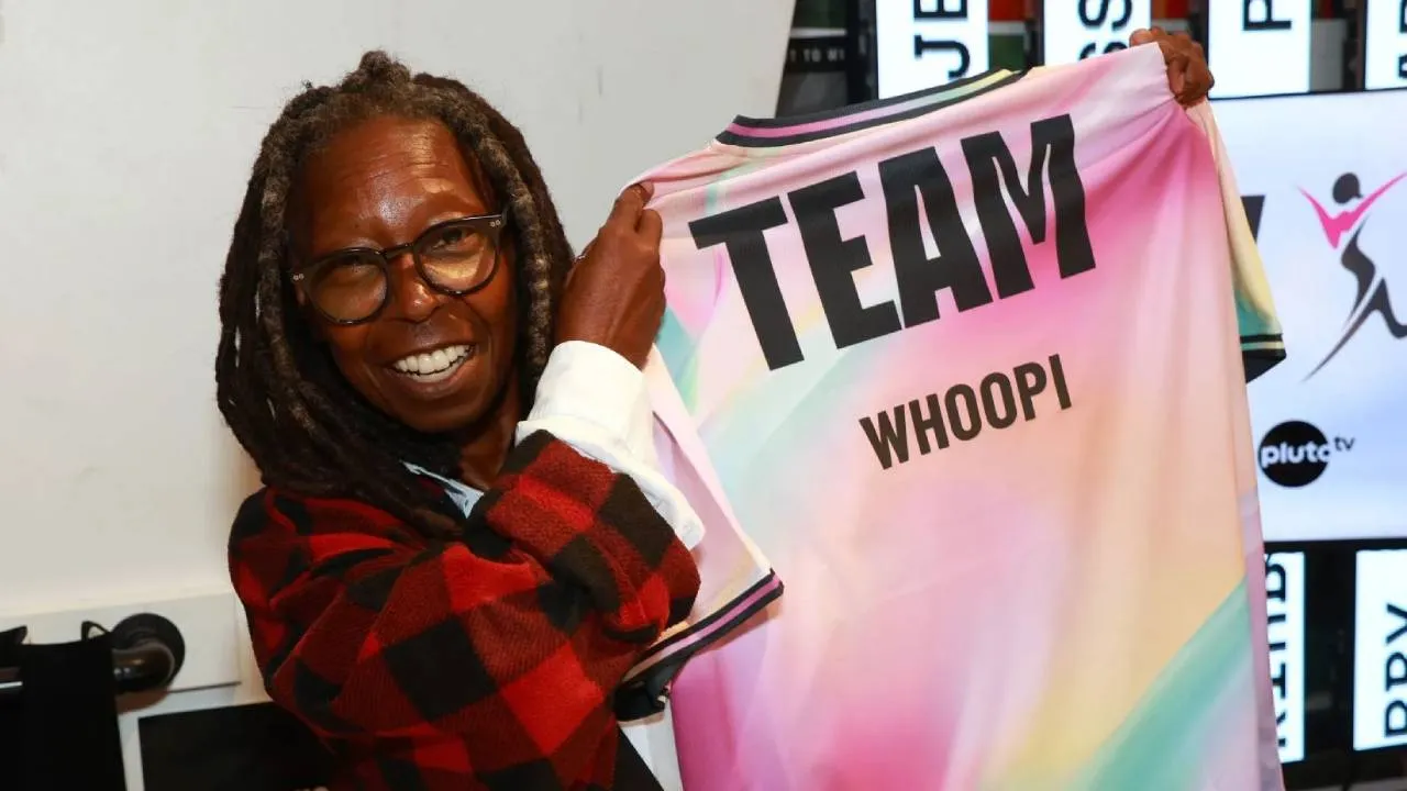 Whoopi Goldberg menegaskan komitmennya untuk memperjuangkan kesetaraan liputan olahraga wanita. (Foto: Fight TV)