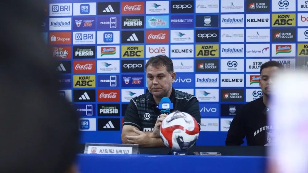 Carlos Parreira Tetap Percaya Diri Meski Bojan Hodak Absen - sumber: (ileagueid)